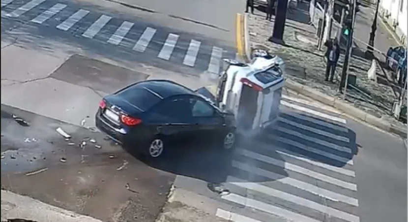 Qırmızı işıqda keçən sürücü qəzaya SƏBƏB OLDU-GÖRÜNTÜLƏR