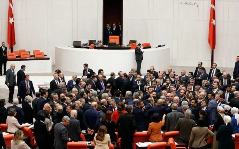 Türkiyə parlamentində DAVA- GÖRÜNTÜLƏR