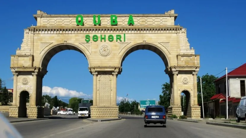 Azərbaycanda kişi balta ilə uşaqlara HÜCUM ETDİ