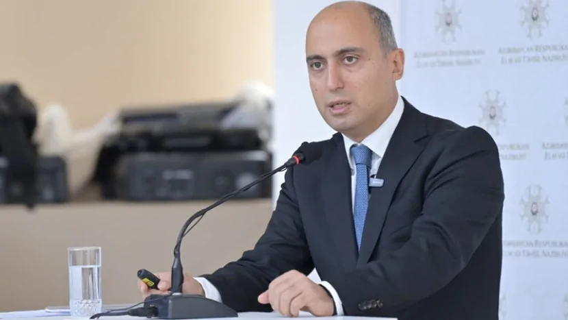 Nazir direktoru işdən çıxardı - FOTO