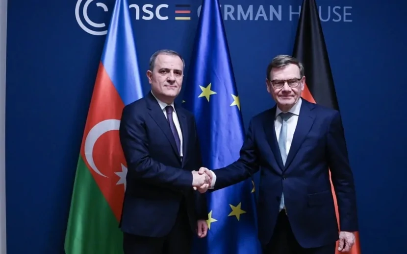 Ceyhun Bayramov almaniyalı həmkarı ilə müzakirələr apardı