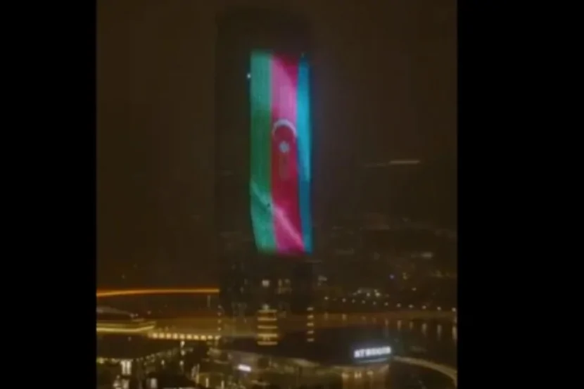 Belqraddakı binalarda Azərbaycan və Serbiya bayraqları işıqlandırılıb