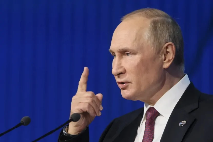 Putin rütbəli şəxsi vəzifədən AZAD ETDİ