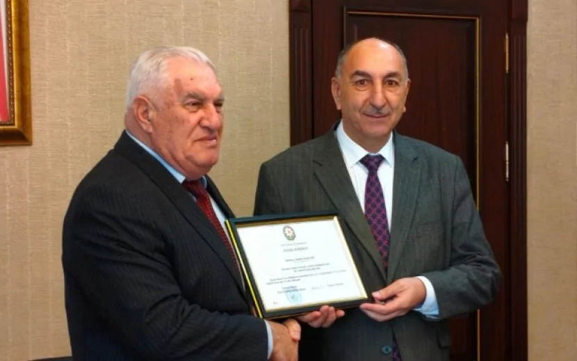 İcra başçısı yeni köməkçisini vəzifədən azad etdi