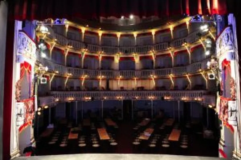 Tarixi teatrda DƏHŞƏTLİ YANĞIN