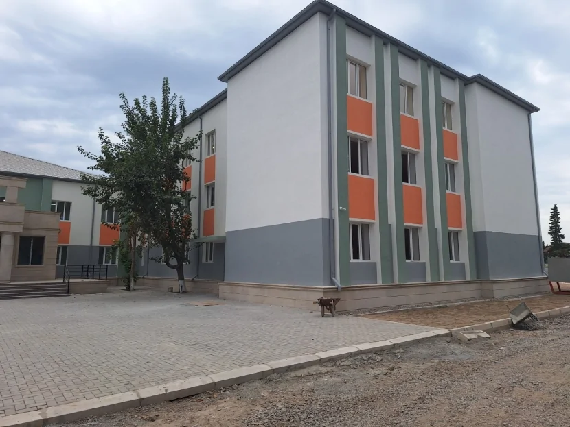 Təhsil infrastrukturu yenilənir: Saatlıda müasir məktəb mühiti
