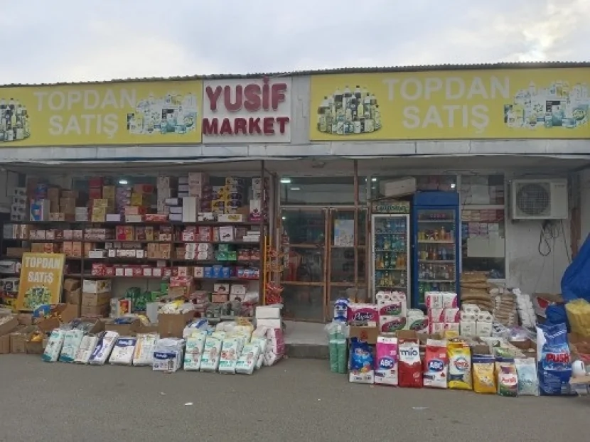 Bu marketdə vaxtı keçmiş məhsullar satılırmış