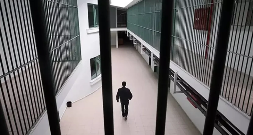 Məhkuma narkotik keçirən vəkil saxlanıldı - BU ÖLKƏDƏ