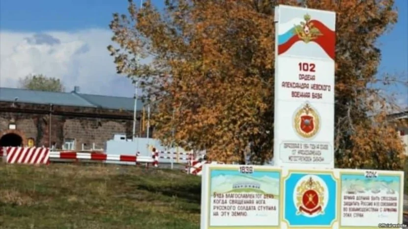 Ermənistan rus hərbçiləri Türkiyə ilə sərhəddən çıxardı