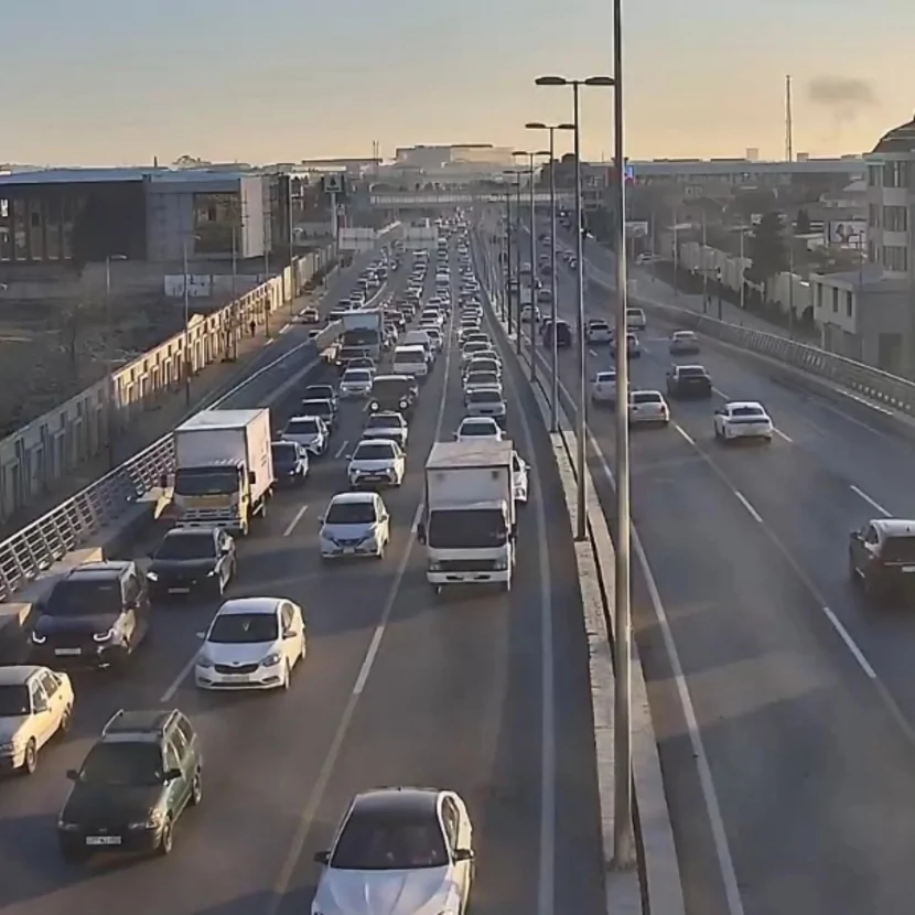 Bu yollarda tıxac var - SİYAHI