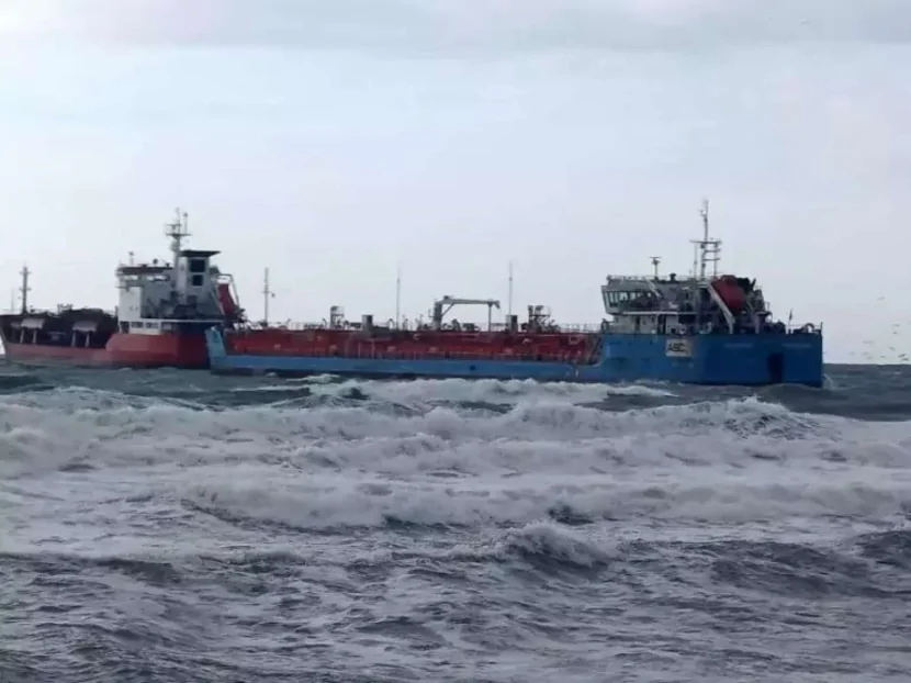 Hörmüz boğazı yaxınlığında yük gəmisinə zərbə endirildi