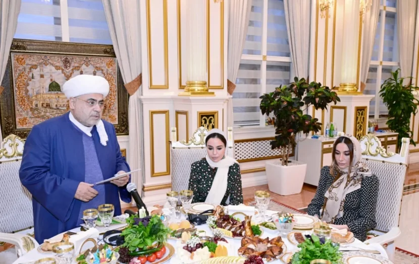 Leyla və Arzu Əliyevalar iftar mərasimində - FOTO