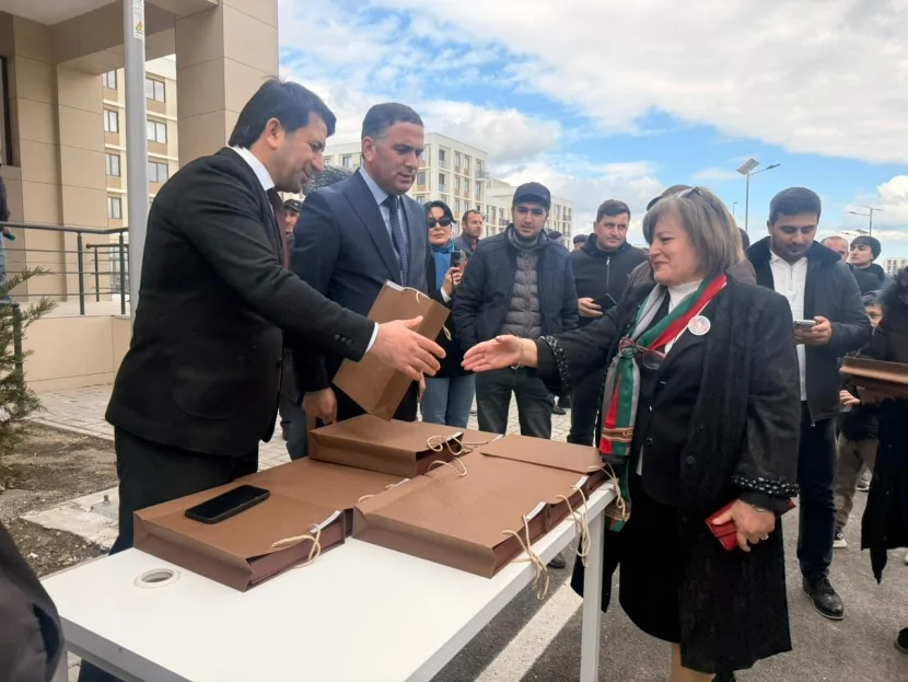 Köç karvanı Ağdam şəhərinə çatıb