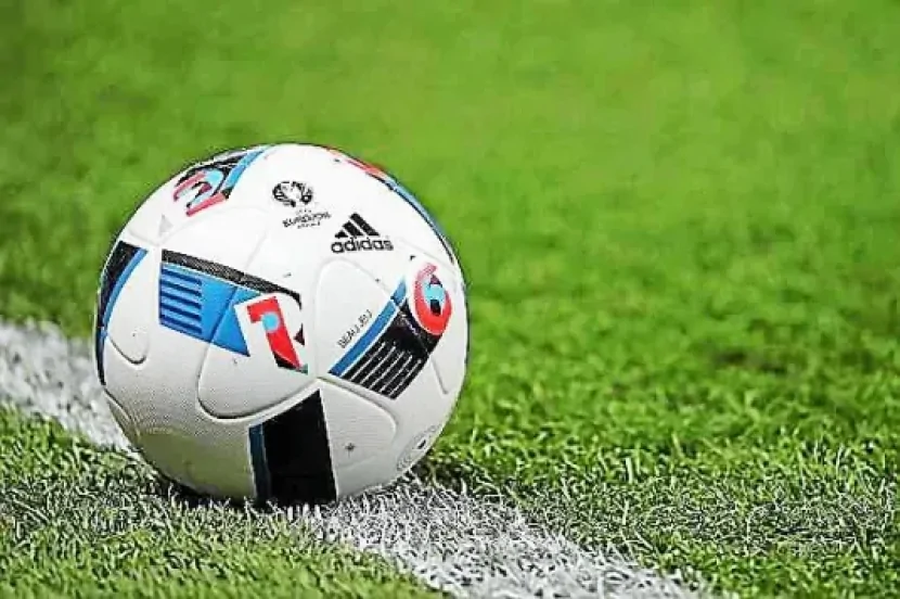 İngiltərədə FACİƏ: Futbolçu oyun zamanı ÖLDÜ