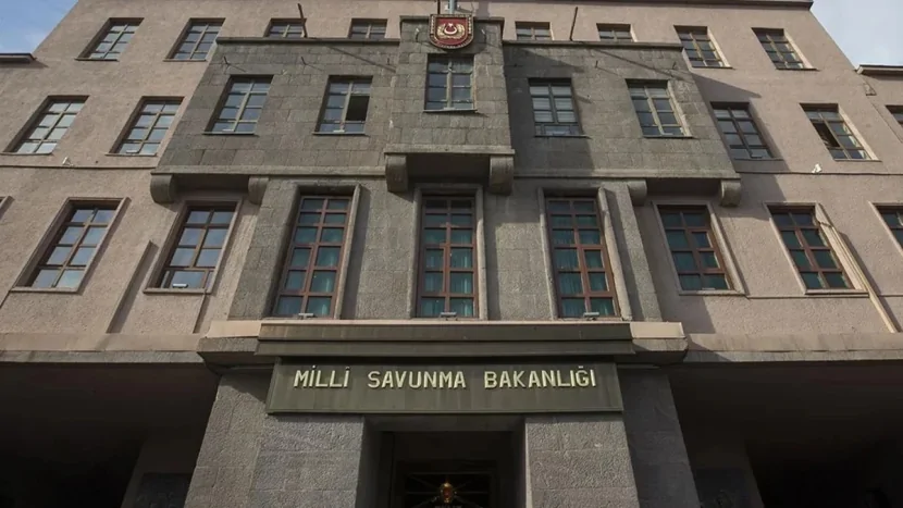 Türkiyəyə atılan ballistik raketin düşmə anı - VİDEO