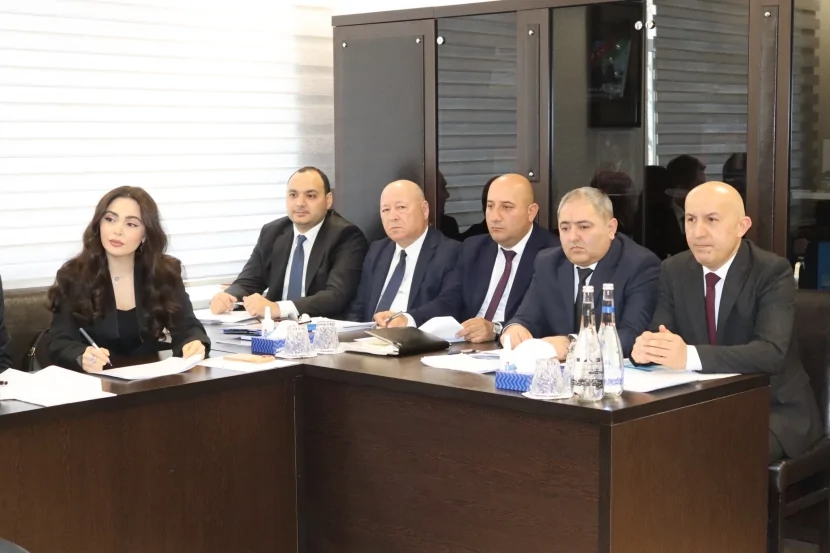 Agentlik sədri vətəndaşların müraciətlərini DİNLƏYİB