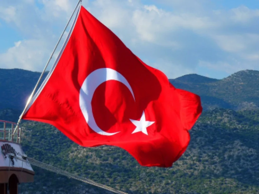 Türkiyədə AĞIR QƏZA: Avtomobil torpaq altında qaldı- VİDEO