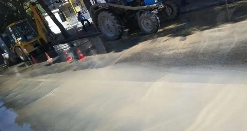 Bakının nəhəng ticarət mərkəzini su basdı - VİDEO
