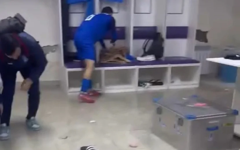 Millimizin qalib gəldiyi stadionu su basdı - VİDEO