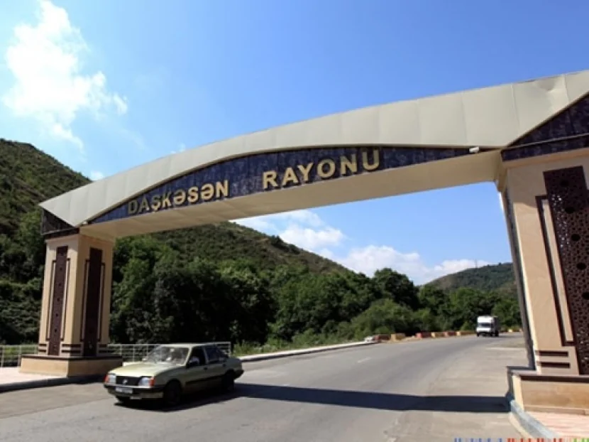 Daşkəsəndə yol çöküb