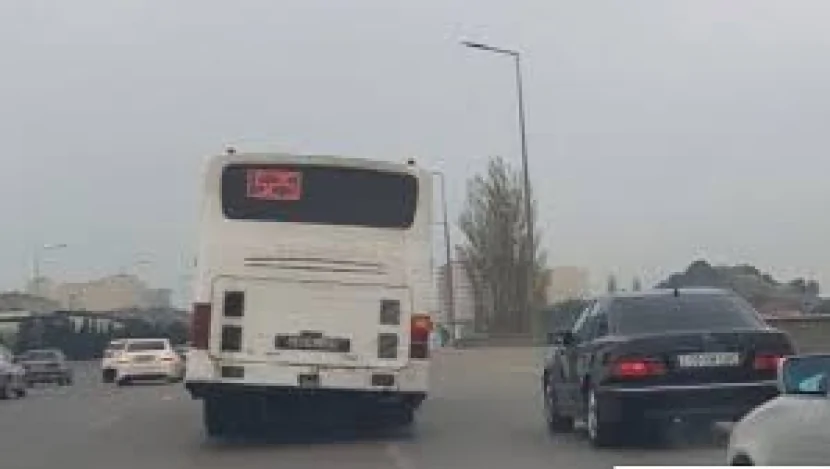 Bakıda sərnişin dolu avtobus TÜSTÜLƏDİ- ANBAAN GÖRÜNTÜLƏR