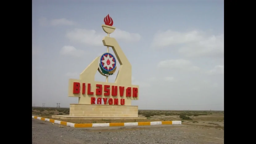 Biləsuvarda sahibsiz it məktəbliyə HÜCUM ETDİ
