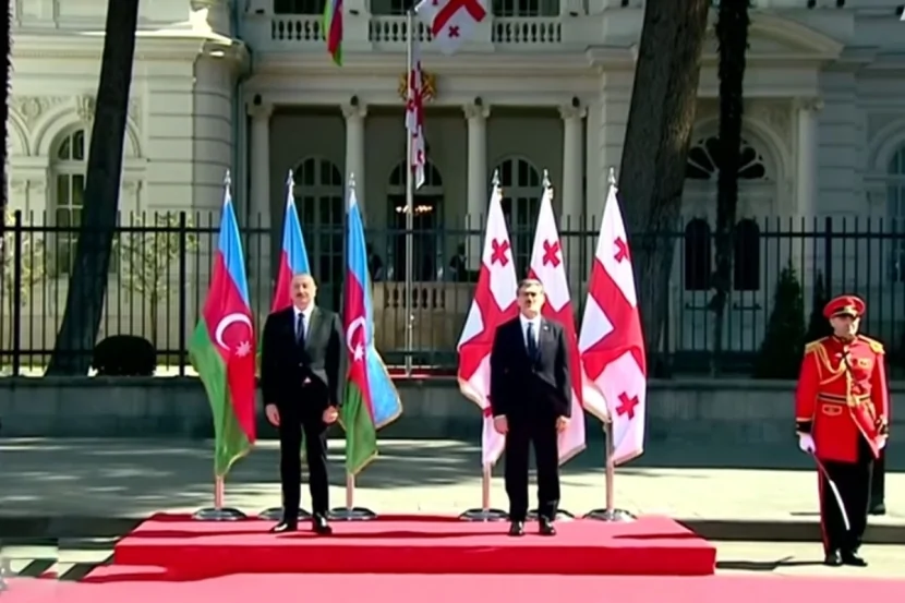 Prezidentin Tbilisidə rəsmi qarşılanma mərasimi keçirilir