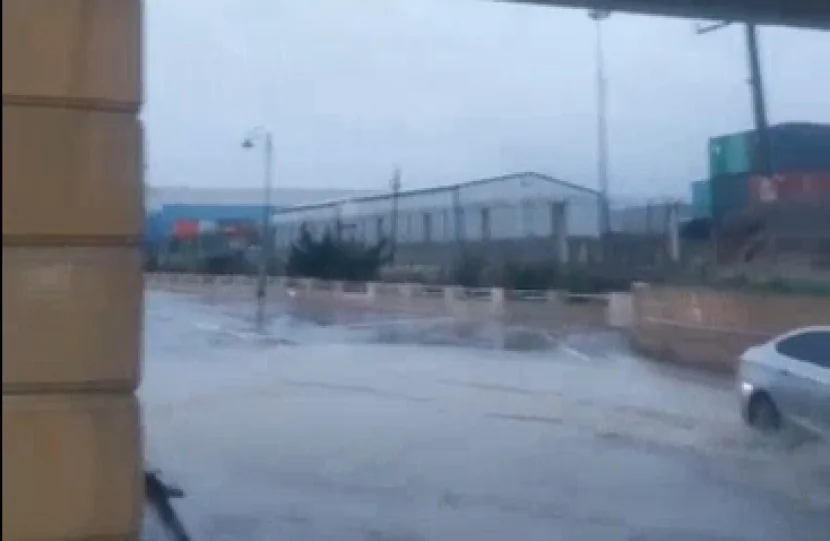 Lökbatan körpüsünün altı sudan TƏMİZLƏNİR
