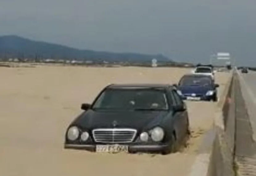 Bakı-Quba yolu suyun altında QALDI
