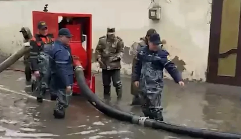 Bakıda su basmış ərazilərin son FOTOLARI