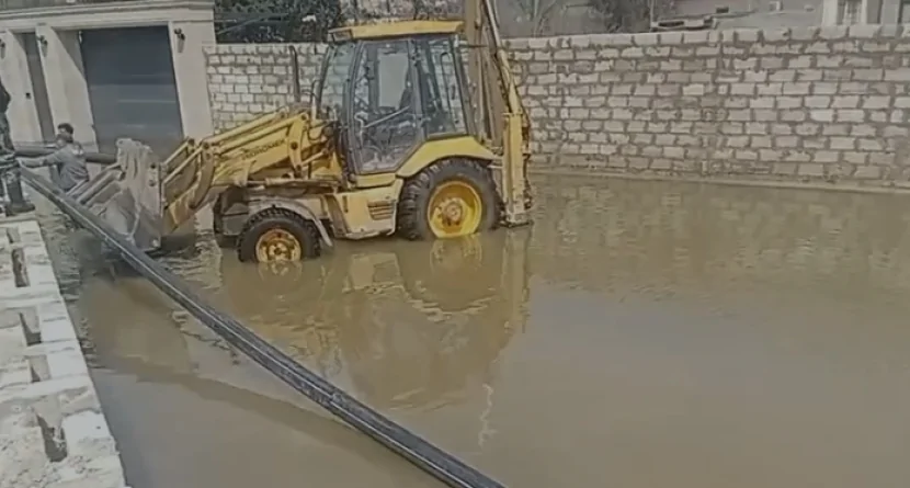 Bakıda su bamış ərazilərdə işlər DAVAM EDİR