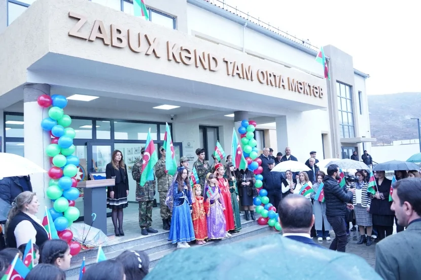 Zəfərin işığında qurulan təhsil: Laçında yeni məktəb