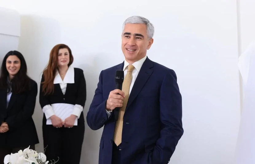 Anar Ələkbərovdan Heydər Əliyev mərkəzinin kollektivi ilə MARAQLI PAYLAŞIM