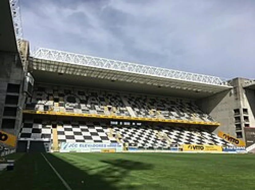 \"Bessa\" stadionu hərraca çıxarılır