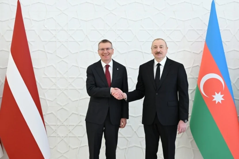 Azərbaycan və Latviya prezidentləri mətbuata bəyanatlarla çıxış edirlər