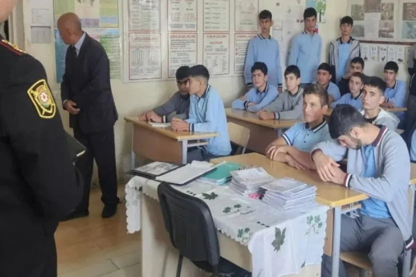 Polis məktəblərdə kütləvi YOXLAMALARA BAŞLADI