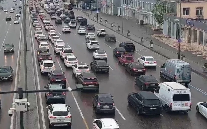 Bəzi yollarda sıxlıq var - SİYAHI
