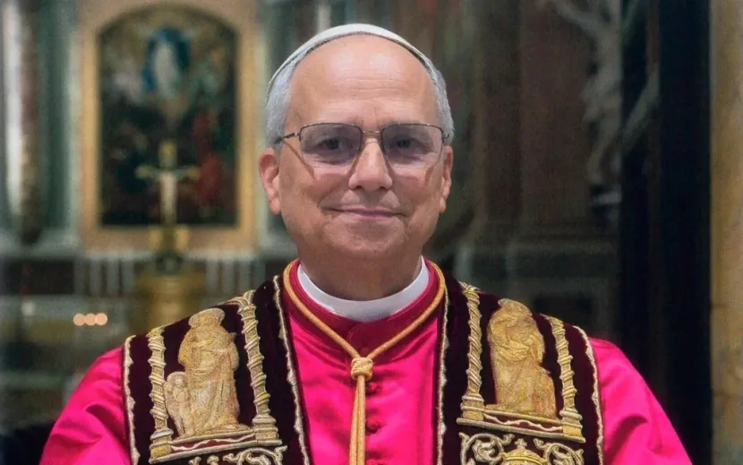 Papa Leo-nun ayaqqabısı müzakirələrə səbəb olub- FOTO