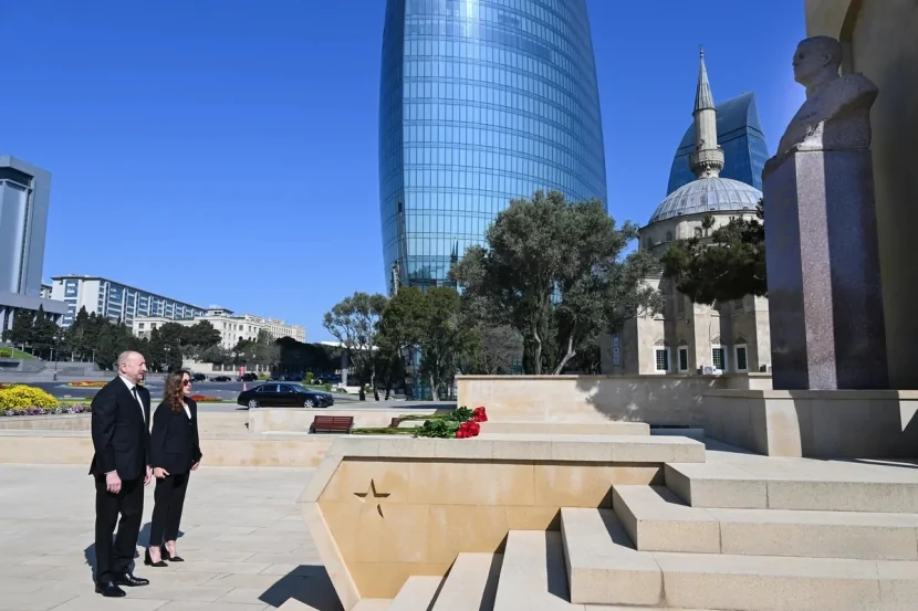 İlham Əliyev və Mehriban Əliyeva Həzi Aslanovun məzarını ziyarət ediblər.