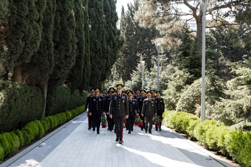 DİN-in şəxsi heyəti Heydər Əliyevin məzarını ziyarət edib - GÖRÜNTÜLƏR