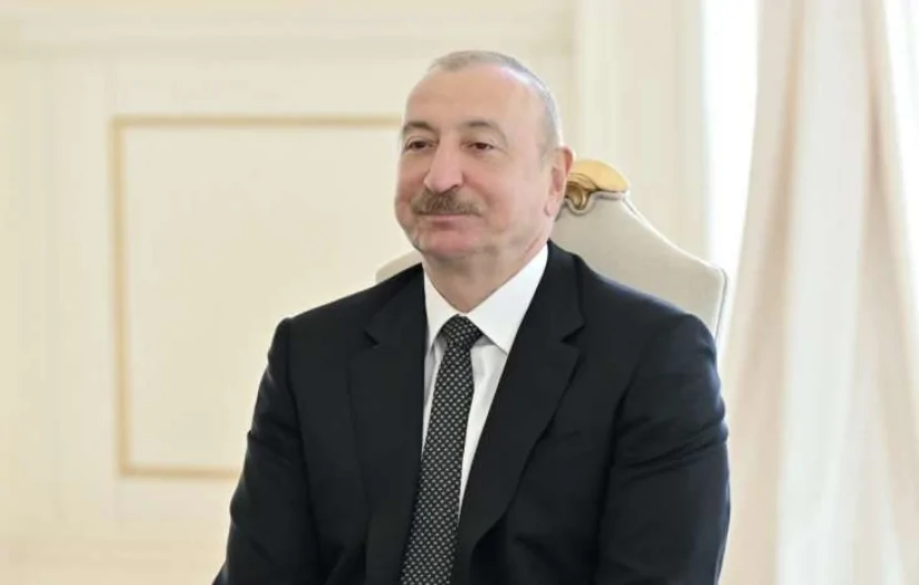 İlham Əliyev paraqvaylı həmkarını təbrik etdi