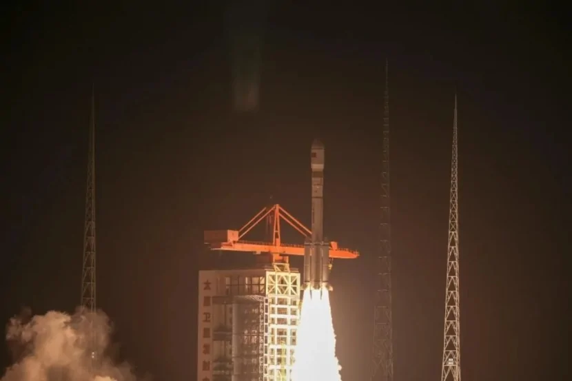 Çin \"SpaceSail\" rabitə peyklərinin doqquzuncu qrupunu orbitə çıxarıb