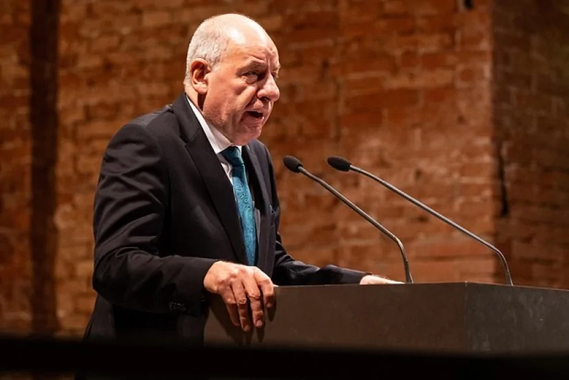 Macarıstan Prezidenti istefa tələblərini RƏDD ETDİ