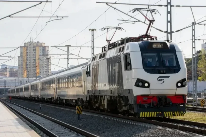 Bakı–Tbilisi–Bakı sərnişin qatarı yola düşdü