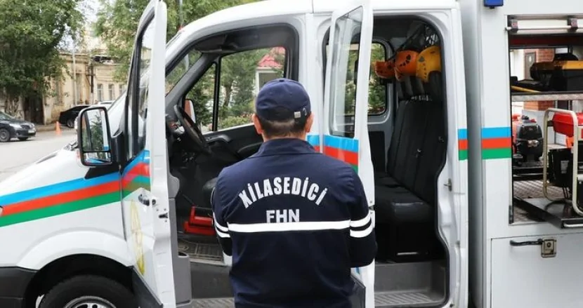 Yanğın baş verən binada sakinlər TƏXLİYƏ OLUNDU