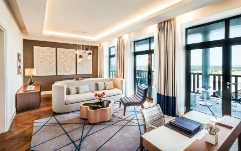 Bakıda hoteldə KİŞİ ÖLDÜ