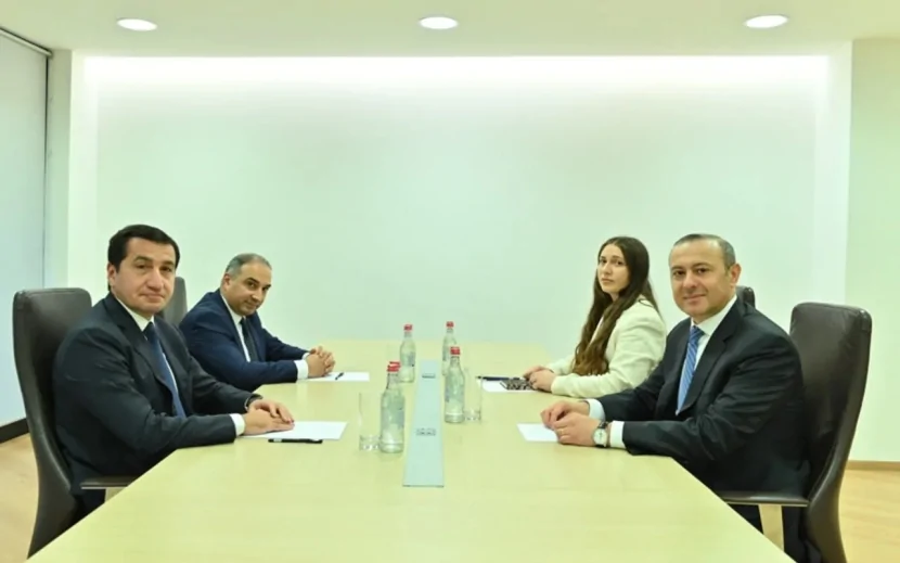 Hikmət Hacıyev Ermənistanda Qriqoryanla görüşdü