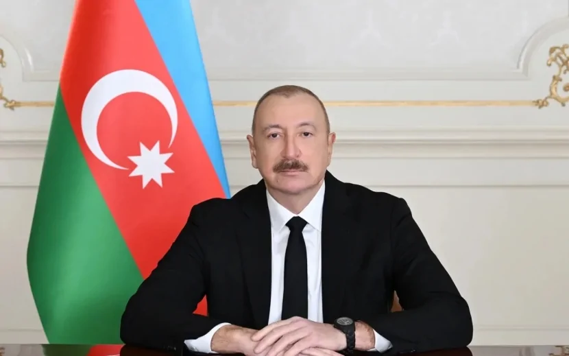 Prezident bir qrup dövlət qulluqçusunu təltif etdi - SİYAHI
