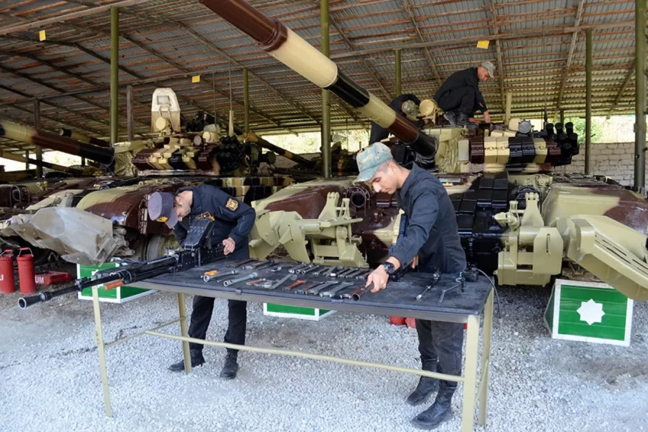 Orduda silah və döyüş texnikalarının sazlığı yoxlanıldı -