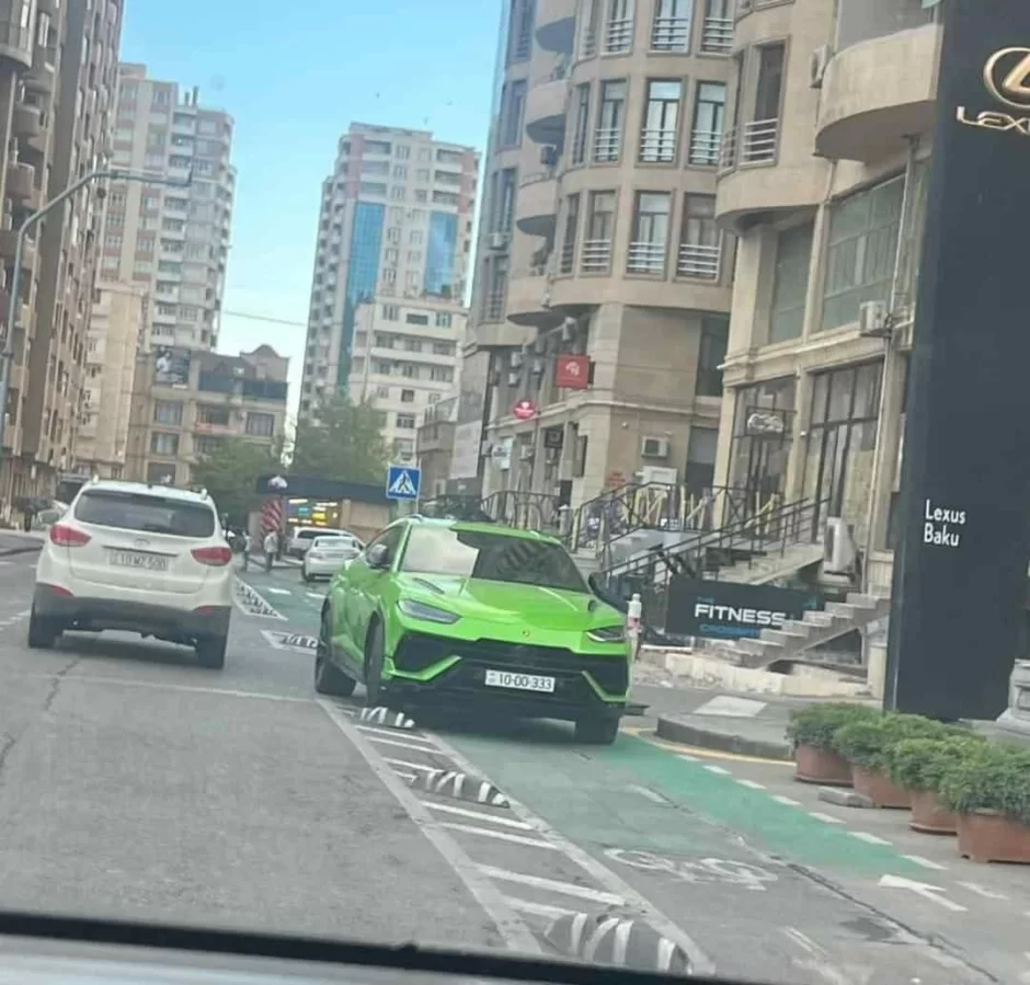 Bakıda 400 minlik Lamborghini elə bir  qanun pozuntusu etdi ki... -